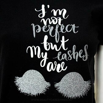 Zwart T-shirt not perfect lashes are wit-zilver