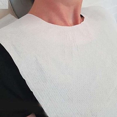 200 stuks Dental towel met hals uitsparing
